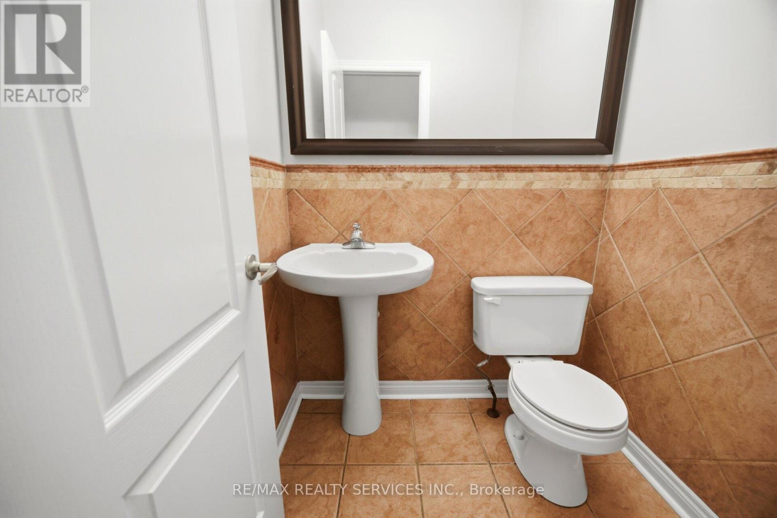 17 Donherb Crescent, Caledon, Ontario  L7C 1E3 - Photo 21 - W12986426