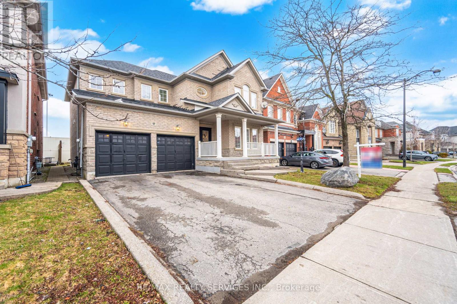 17 Donherb Crescent, Caledon, Ontario  L7C 1E3 - Photo 3 - W12986426