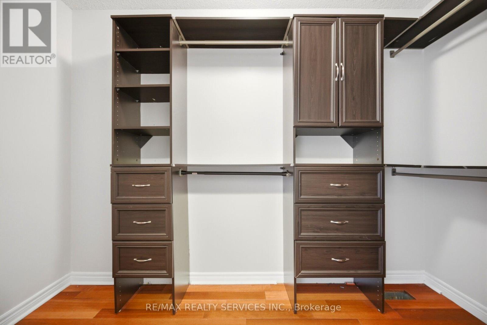 17 Donherb Crescent, Caledon, Ontario  L7C 1E3 - Photo 30 - W12986426