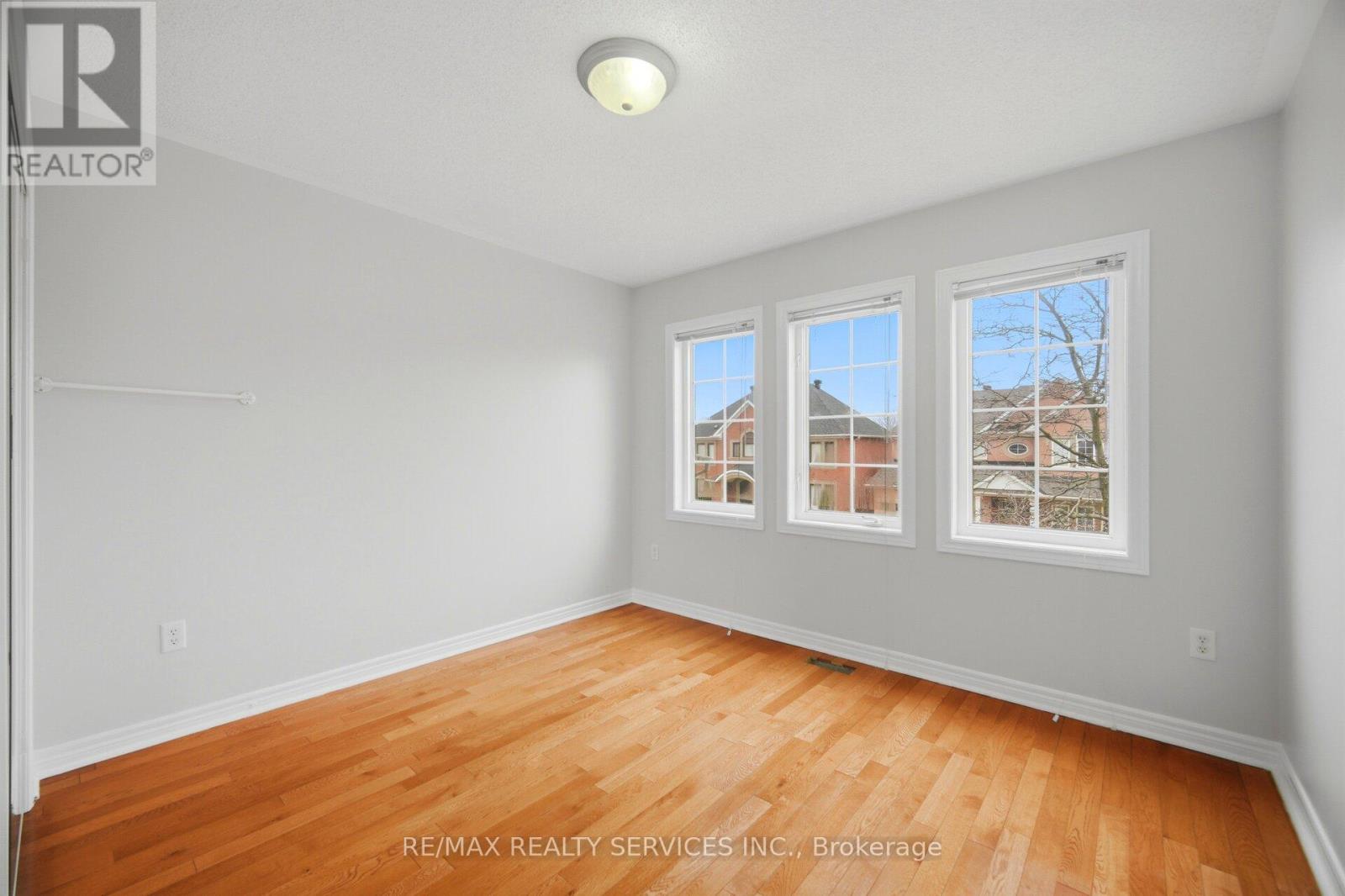 17 Donherb Crescent, Caledon, Ontario  L7C 1E3 - Photo 33 - W12986426