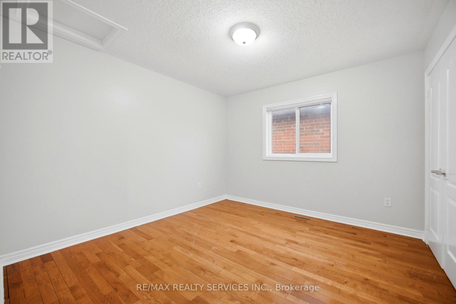 17 Donherb Crescent, Caledon, Ontario  L7C 1E3 - Photo 34 - W12986426