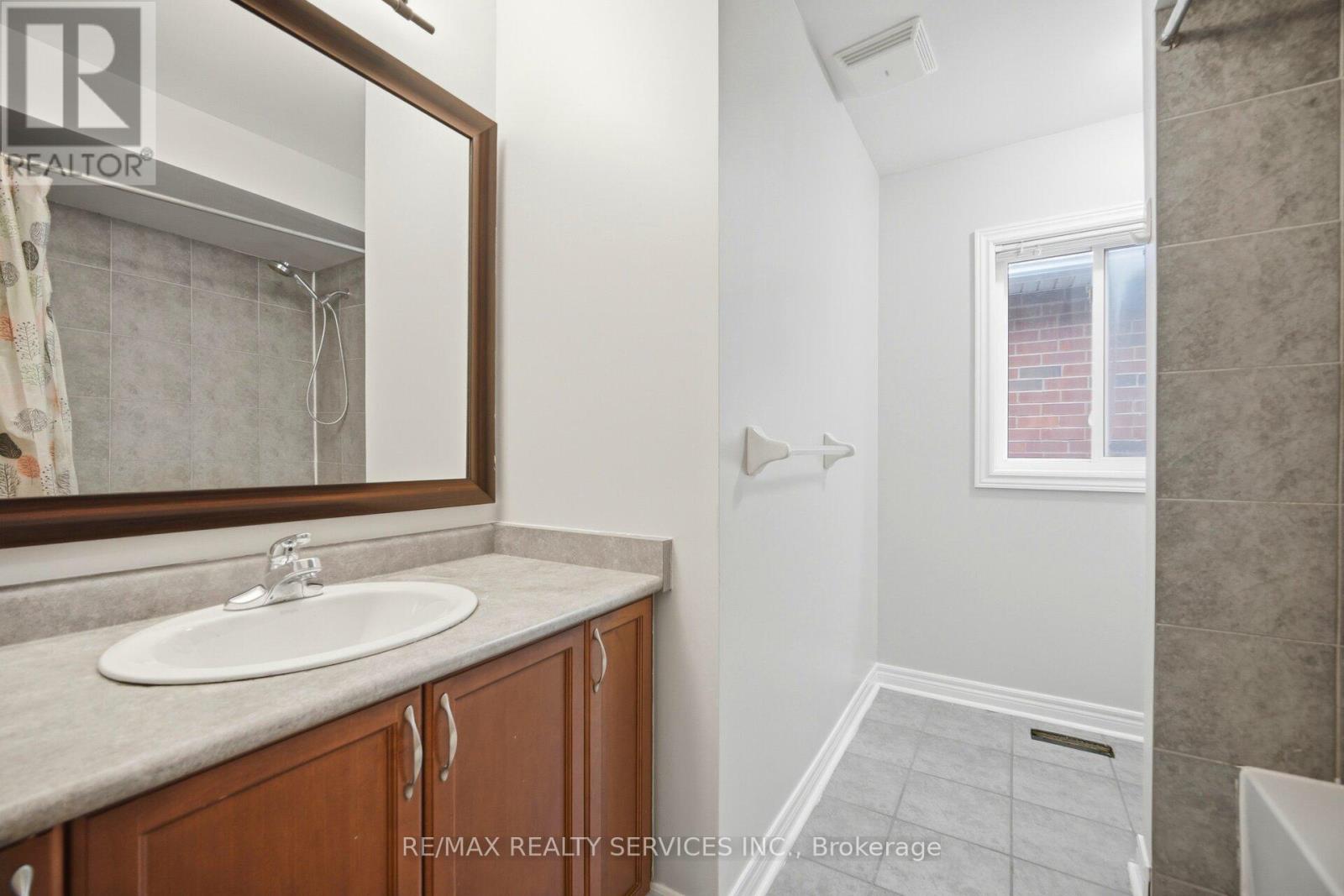 17 Donherb Crescent, Caledon, Ontario  L7C 1E3 - Photo 35 - W12986426