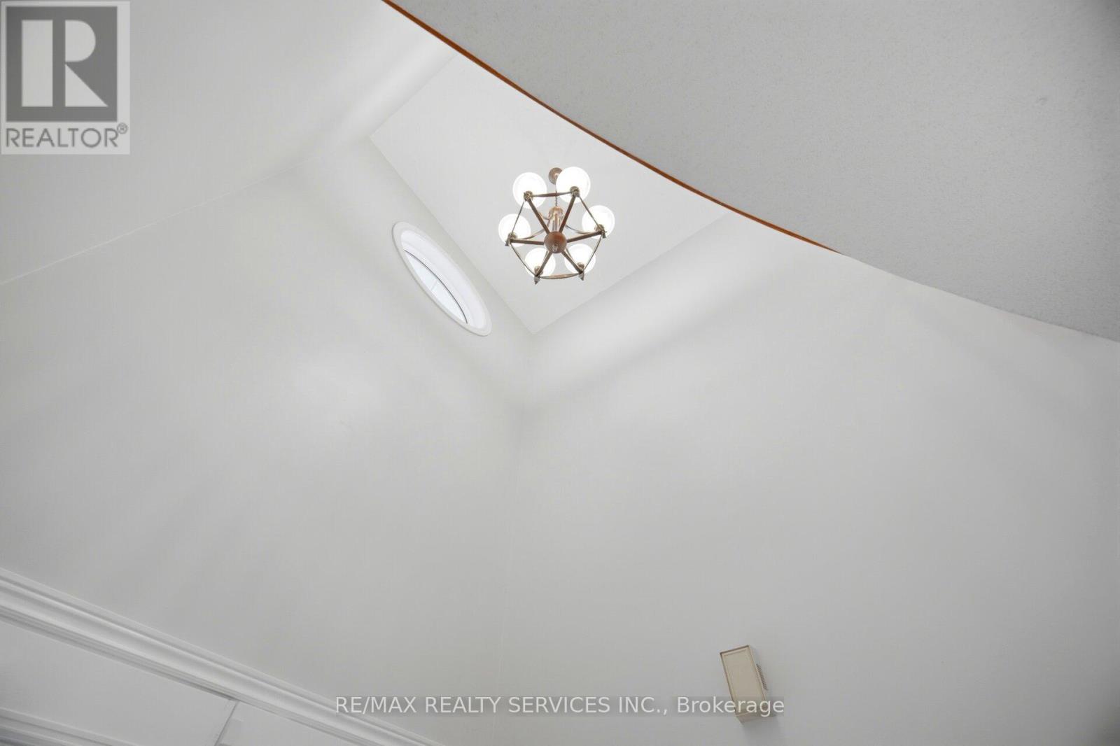 17 Donherb Crescent, Caledon, Ontario  L7C 1E3 - Photo 7 - W12986426