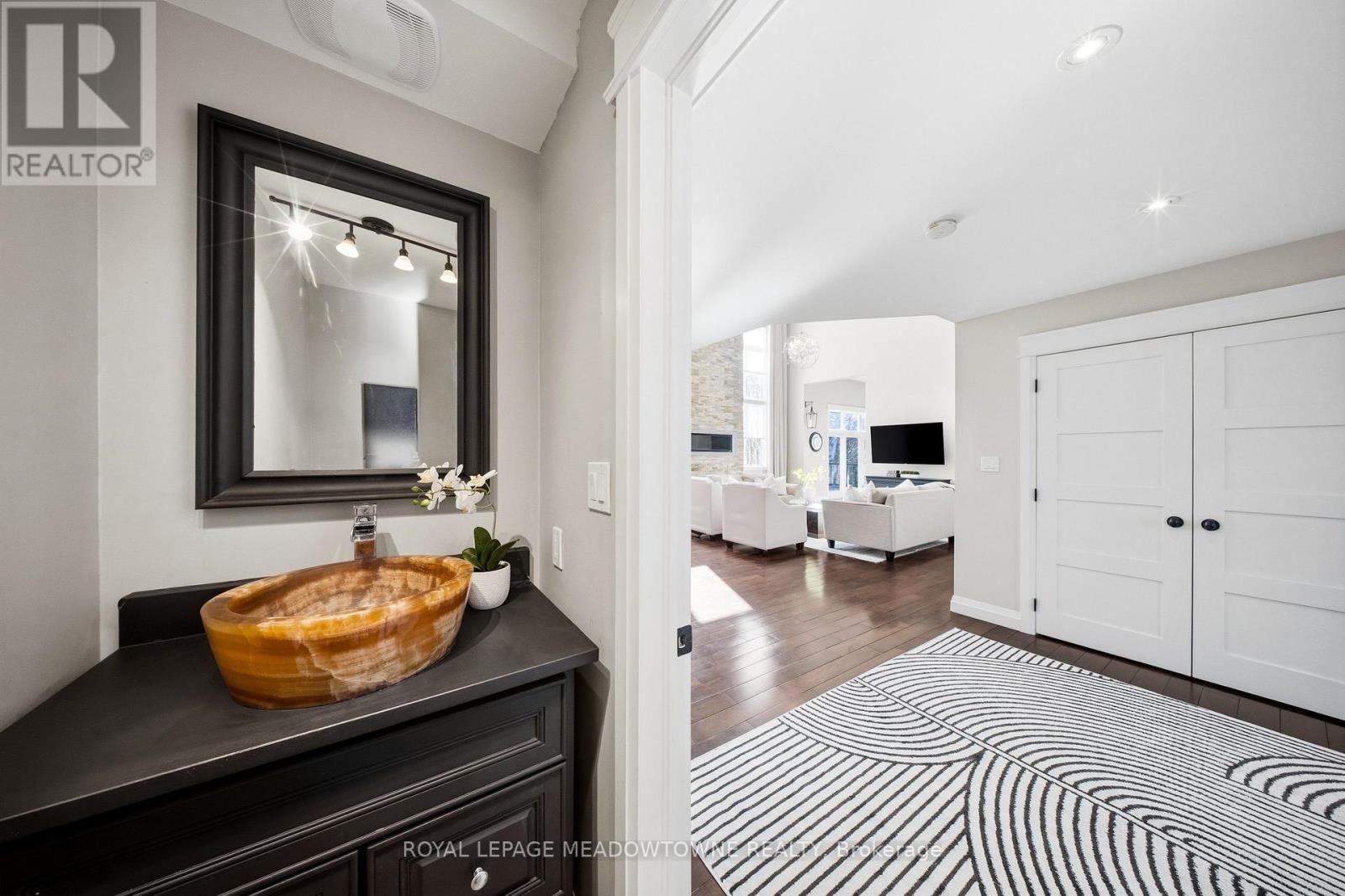 254 Main Street S, Halton Hills, Ontario  L7G 4S5 - Photo 11 - W12986436