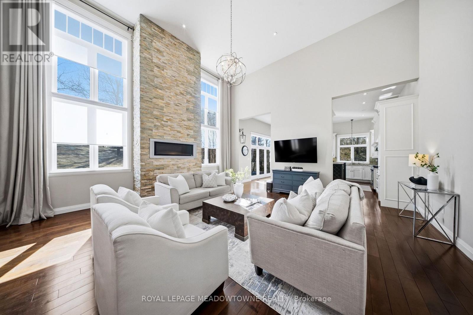 254 Main Street S, Halton Hills, Ontario  L7G 4S5 - Photo 14 - W12986436