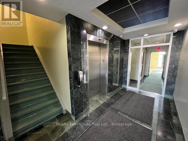 202 - 466 Speers Road, Oakville, Ontario  L6K 3W9 - Photo 3 - W12986204