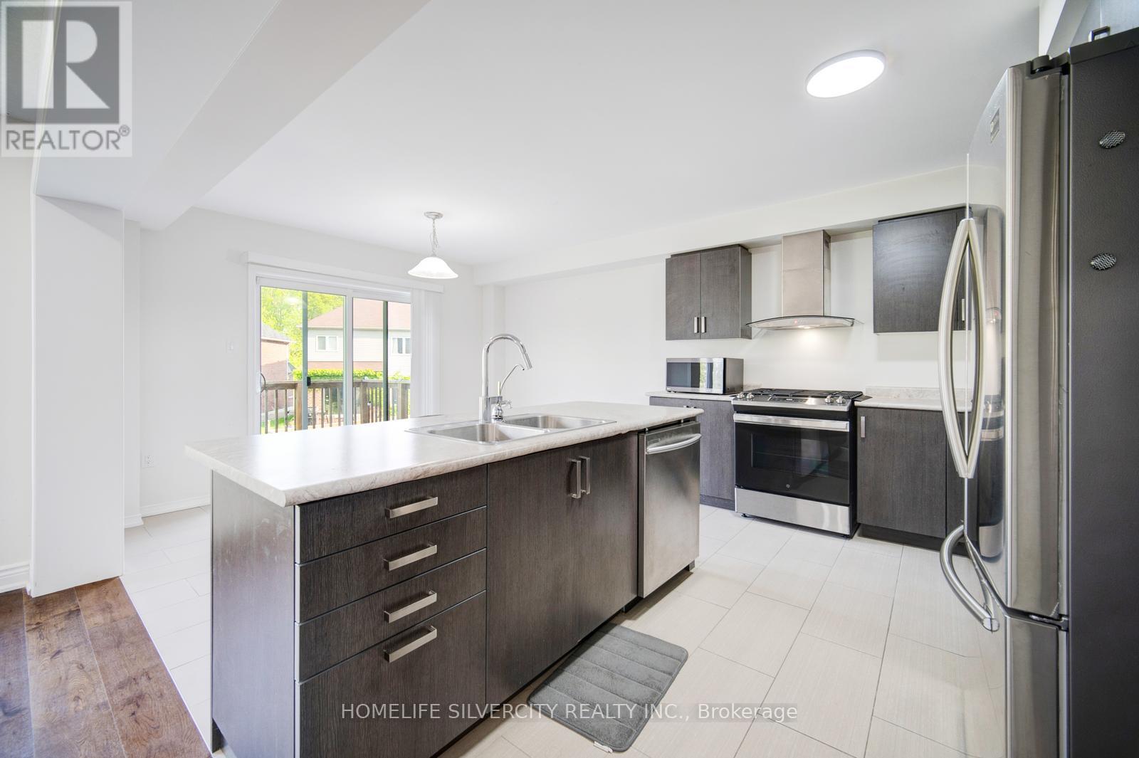 55 Longboat Run W, Brantford, Ontario  N3T 0P5 - Photo 11 - X12986464