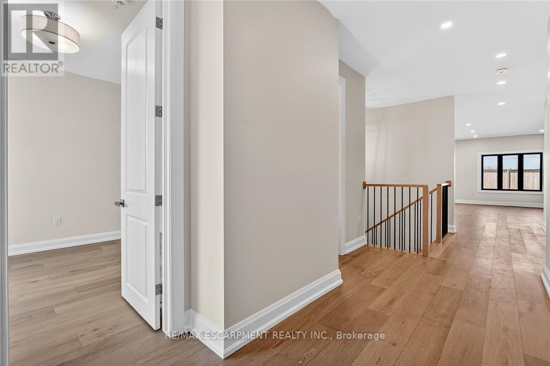 6192 Curlin Crescent, Niagara Falls, Ontario  L2H 3W8 - Photo 6 - X12985274