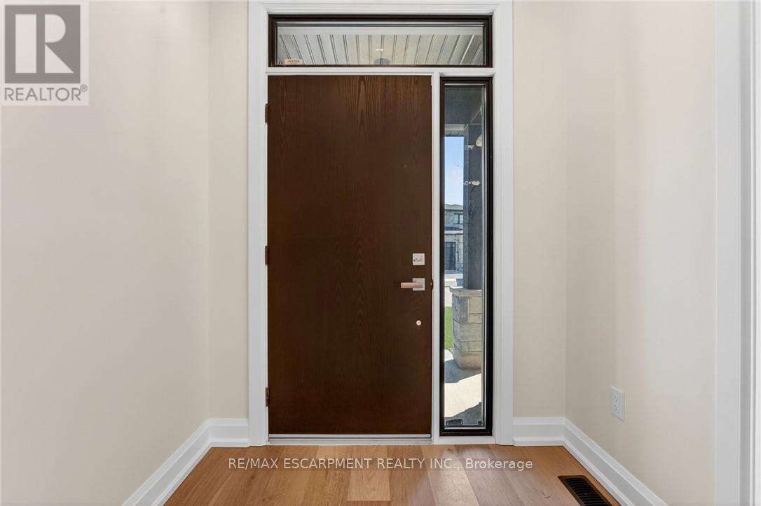 6192 Curlin Crescent, Niagara Falls, Ontario  L2H 3W8 - Photo 5 - X12985274