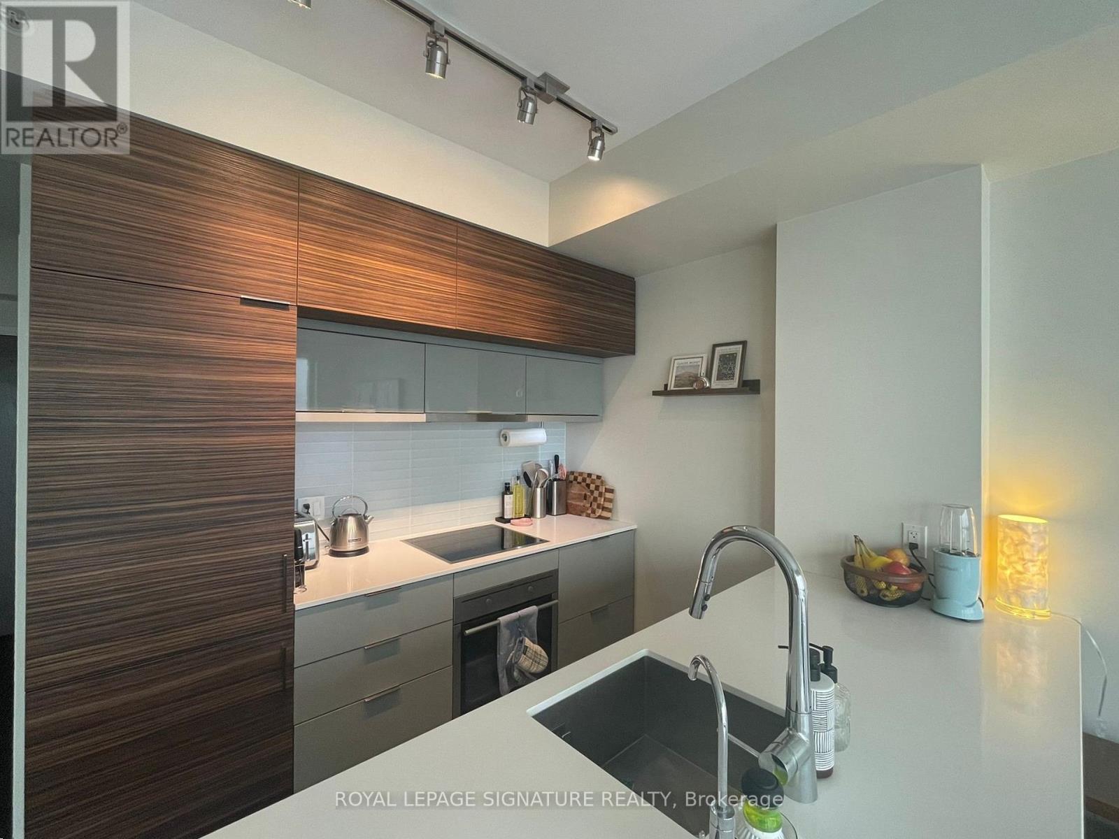 4905 - 88 Scott Street, Toronto, Ontario  M5E 0A9 - Photo 4 - C12986470