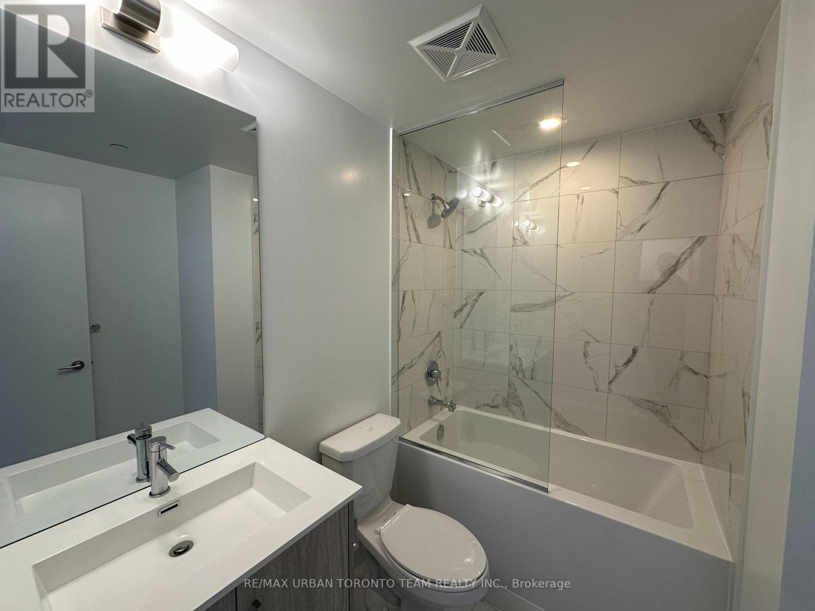 3915 - 180 Front Street E, Toronto, Ontario  M5A 0A9 - Photo 10 - C12986490