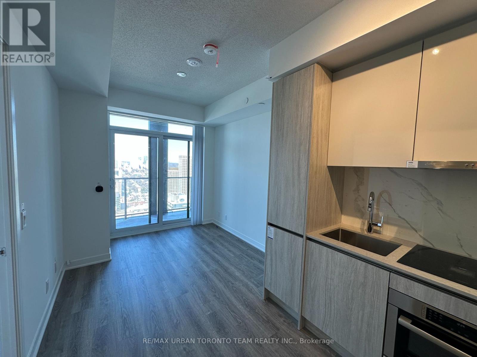 3915 - 180 Front Street E, Toronto, Ontario  M5A 0A9 - Photo 2 - C12986490
