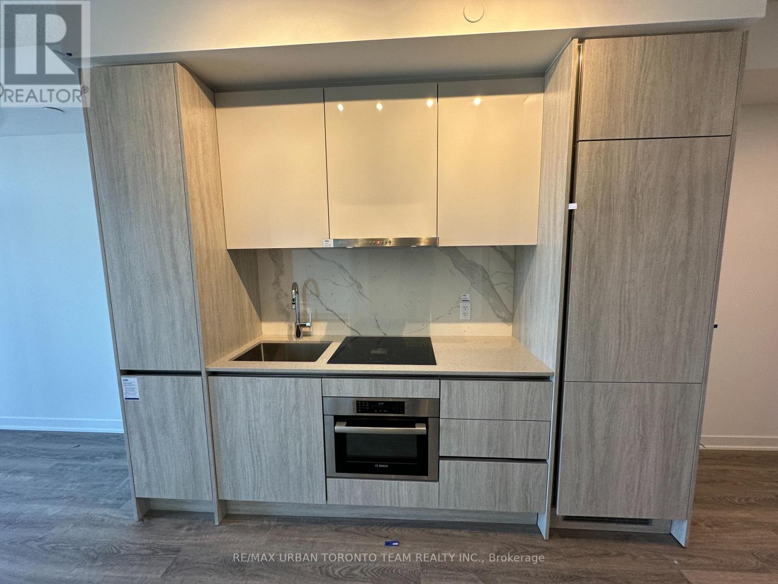 3915 - 180 Front Street E, Toronto, Ontario  M5A 0A9 - Photo 3 - C12986490