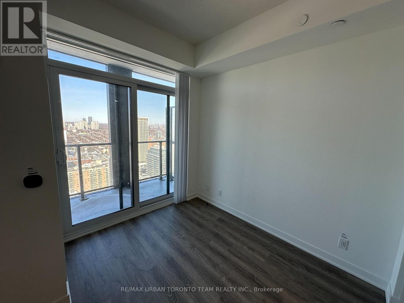 3915 - 180 Front Street E, Toronto, Ontario  M5A 0A9 - Photo 4 - C12986490