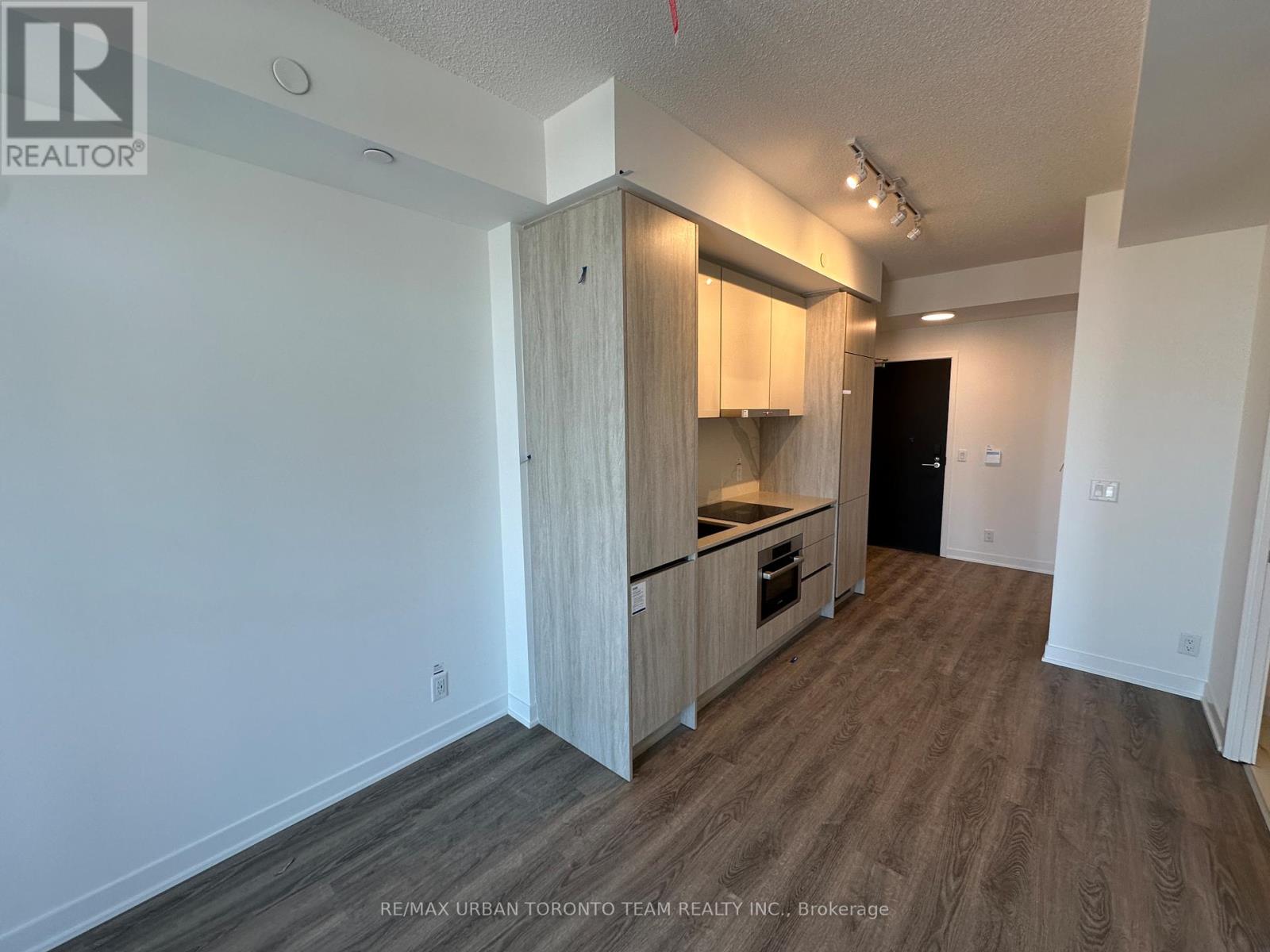 3915 - 180 Front Street E, Toronto, Ontario  M5A 0A9 - Photo 5 - C12986490