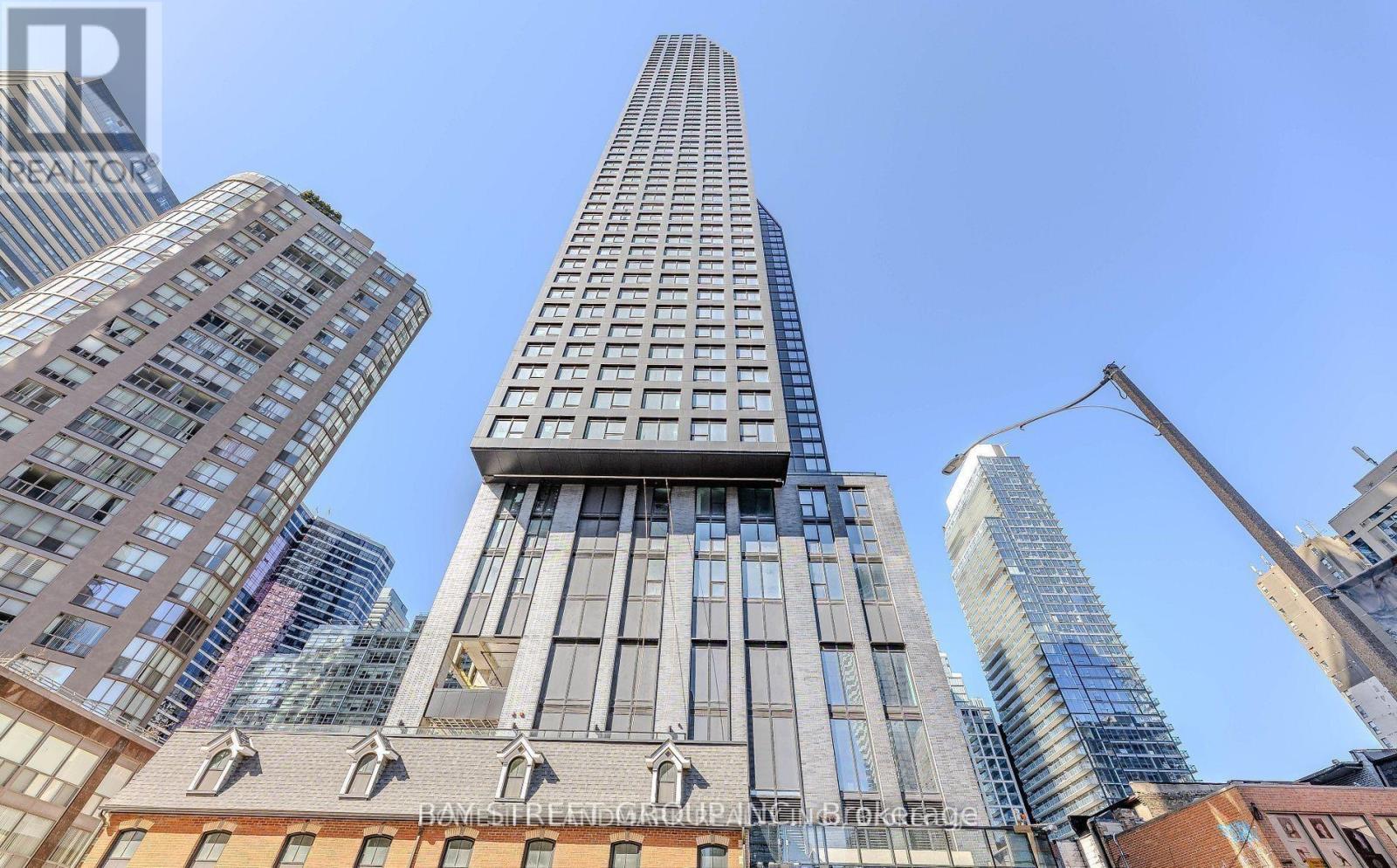 1615 - 8 WELLESLEY STREET W, Toronto, Ontario