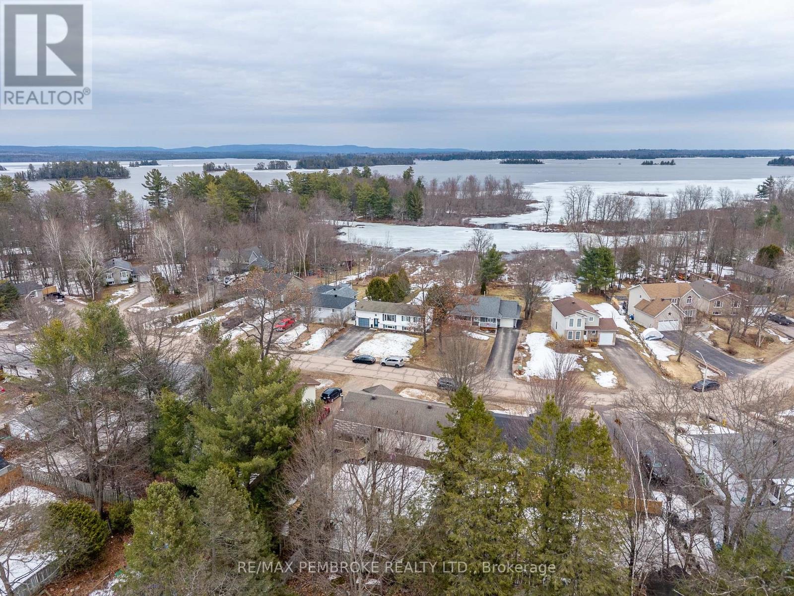 24 Earl Street, Petawawa, Ontario  K8H 3M4 - Photo 10 - X12986482