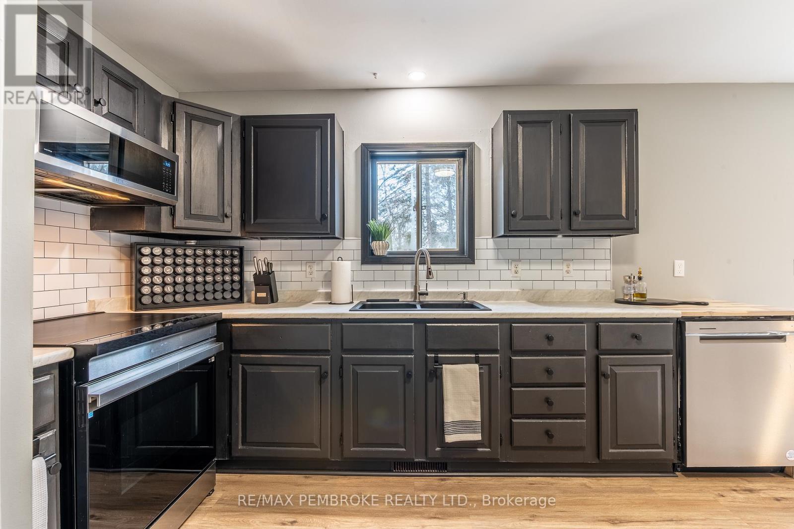 24 Earl Street, Petawawa, Ontario  K8H 3M4 - Photo 20 - X12986482