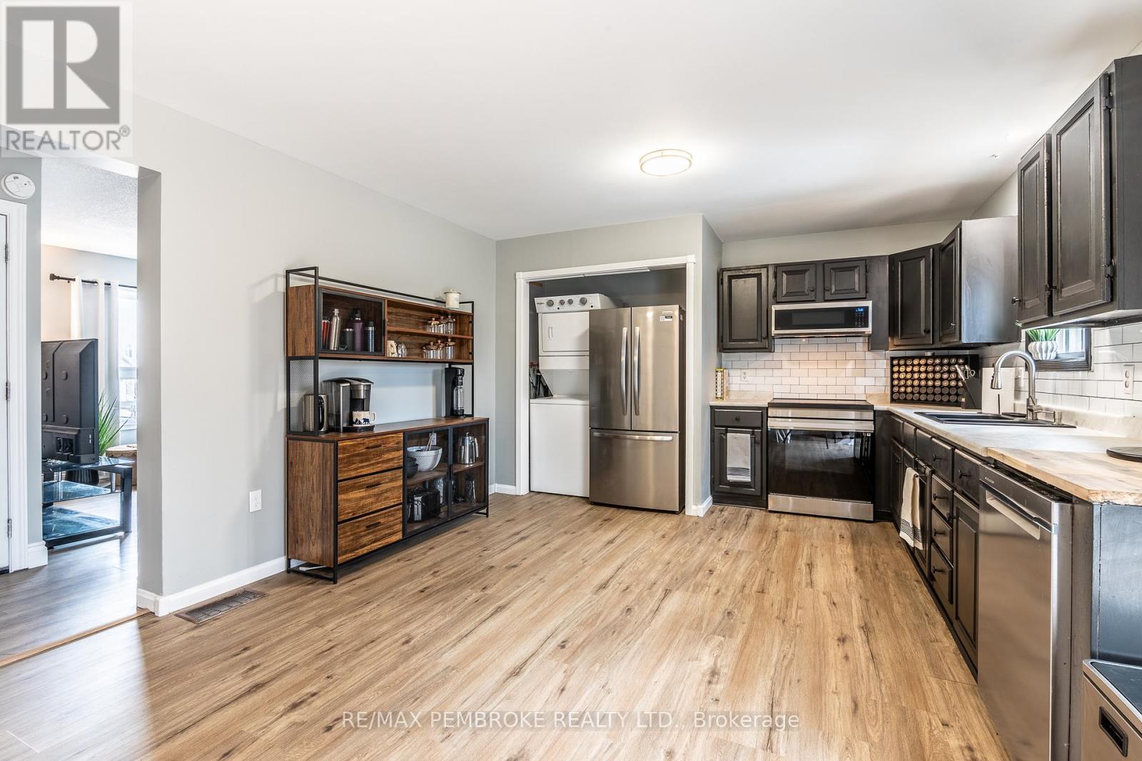 24 Earl Street, Petawawa, Ontario  K8H 3M4 - Photo 21 - X12986482