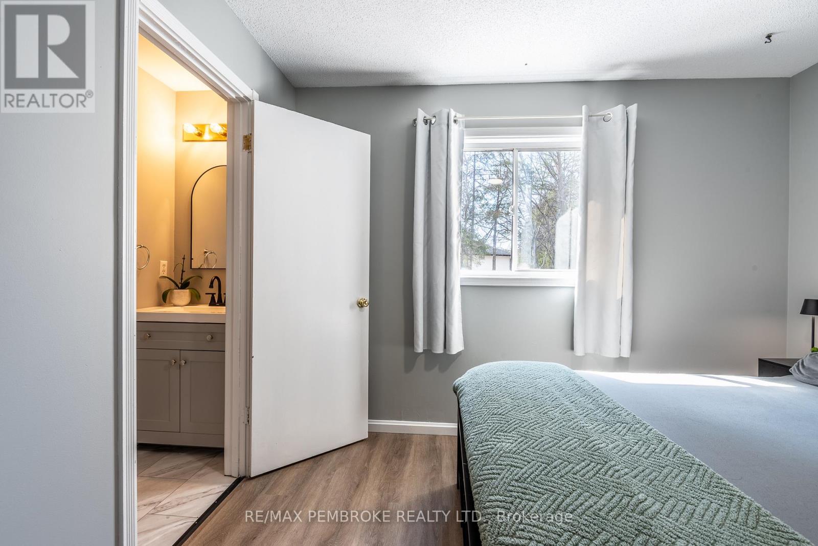 24 Earl Street, Petawawa, Ontario  K8H 3M4 - Photo 31 - X12986482