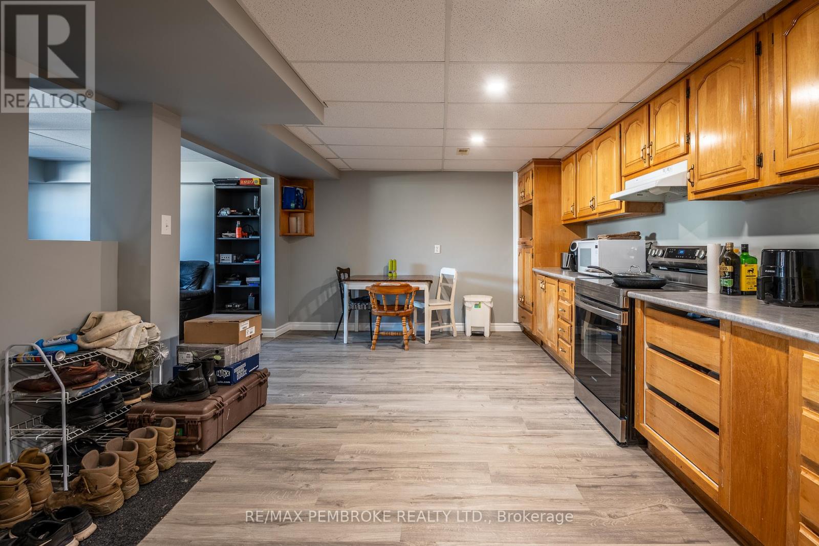 24 Earl Street, Petawawa, Ontario  K8H 3M4 - Photo 34 - X12986482