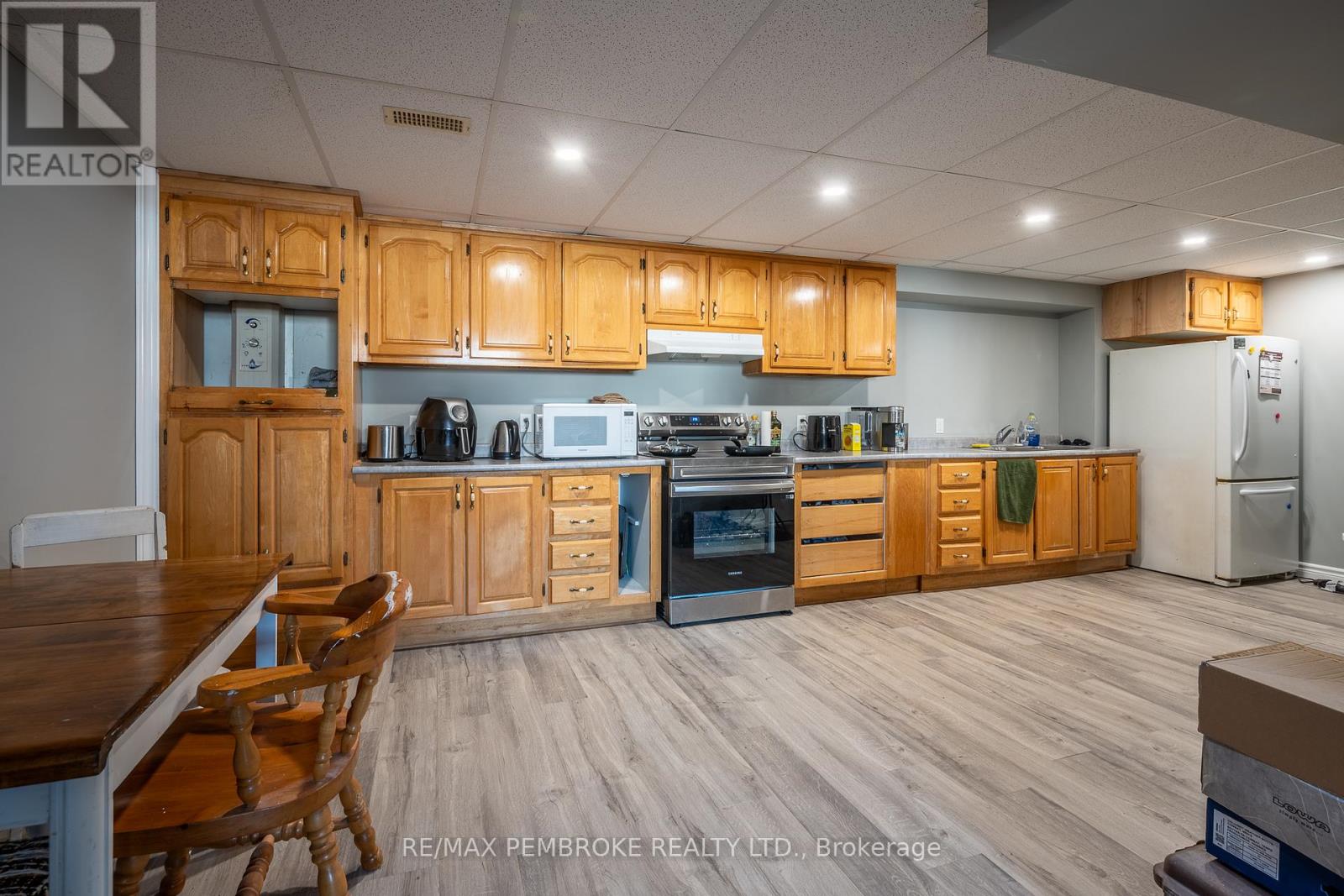 24 Earl Street, Petawawa, Ontario  K8H 3M4 - Photo 36 - X12986482