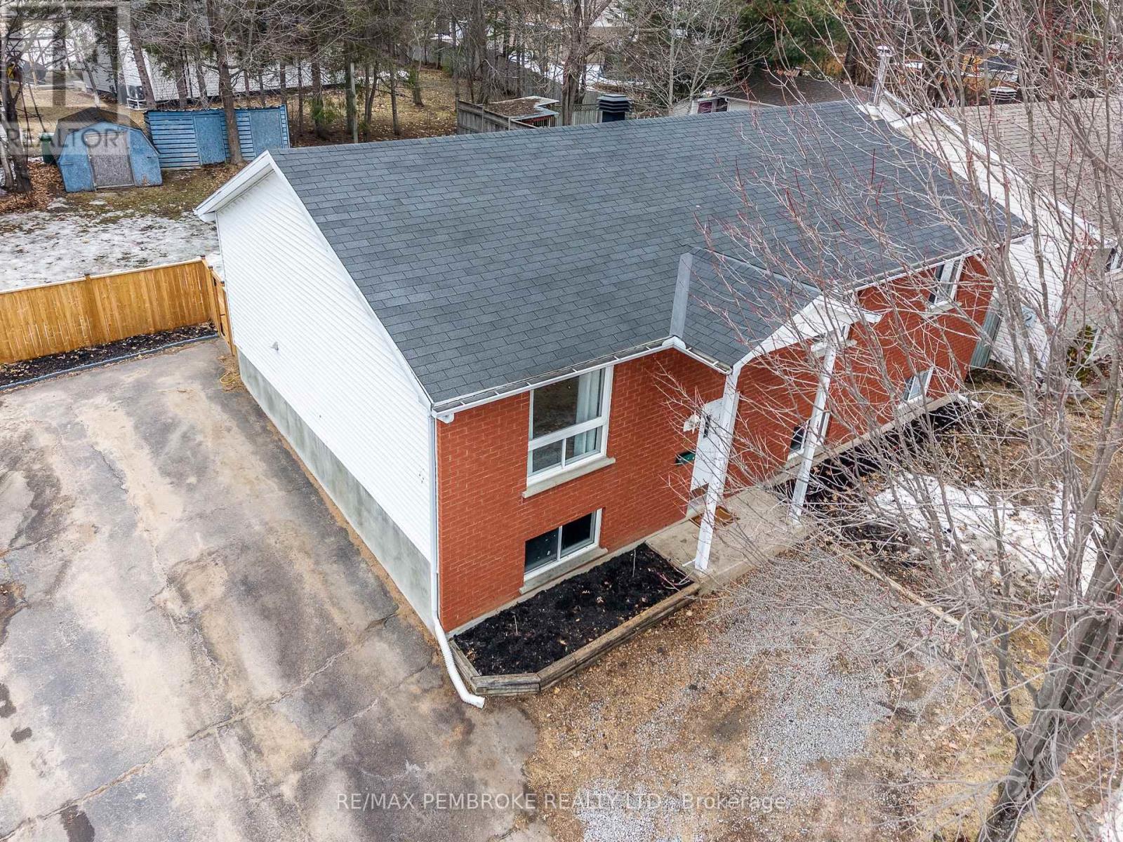 24 Earl Street, Petawawa, Ontario  K8H 3M4 - Photo 43 - X12986482