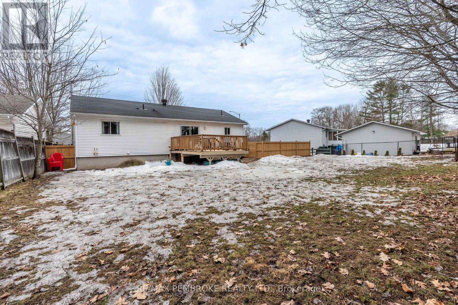 24 Earl Street, Petawawa, Ontario  K8H 3M4 - Photo 5 - X12986482