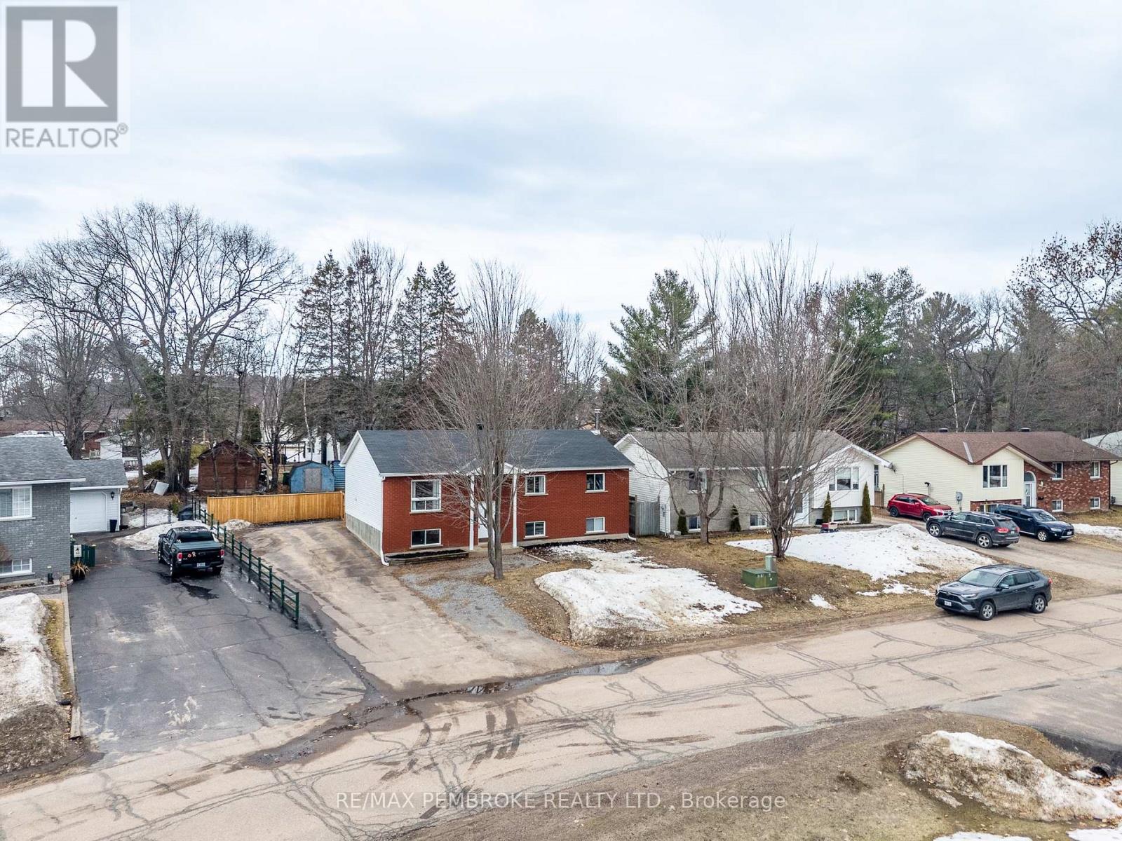 24 Earl Street, Petawawa, Ontario  K8H 3M4 - Photo 7 - X12986482