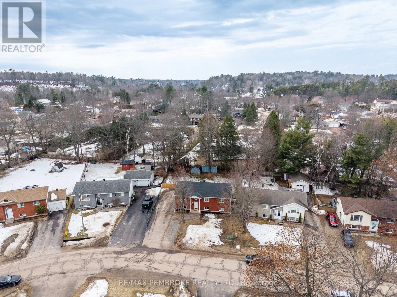 24 Earl Street, Petawawa, Ontario  K8H 3M4 - Photo 8 - X12986482