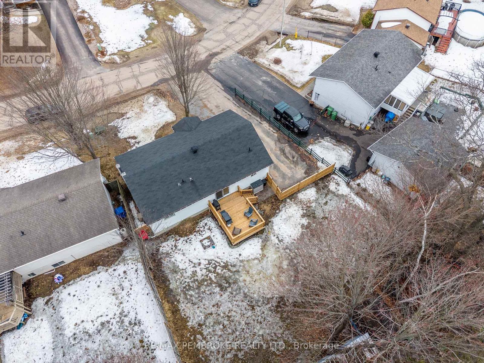 24 Earl Street, Petawawa, Ontario  K8H 3M4 - Photo 9 - X12986482