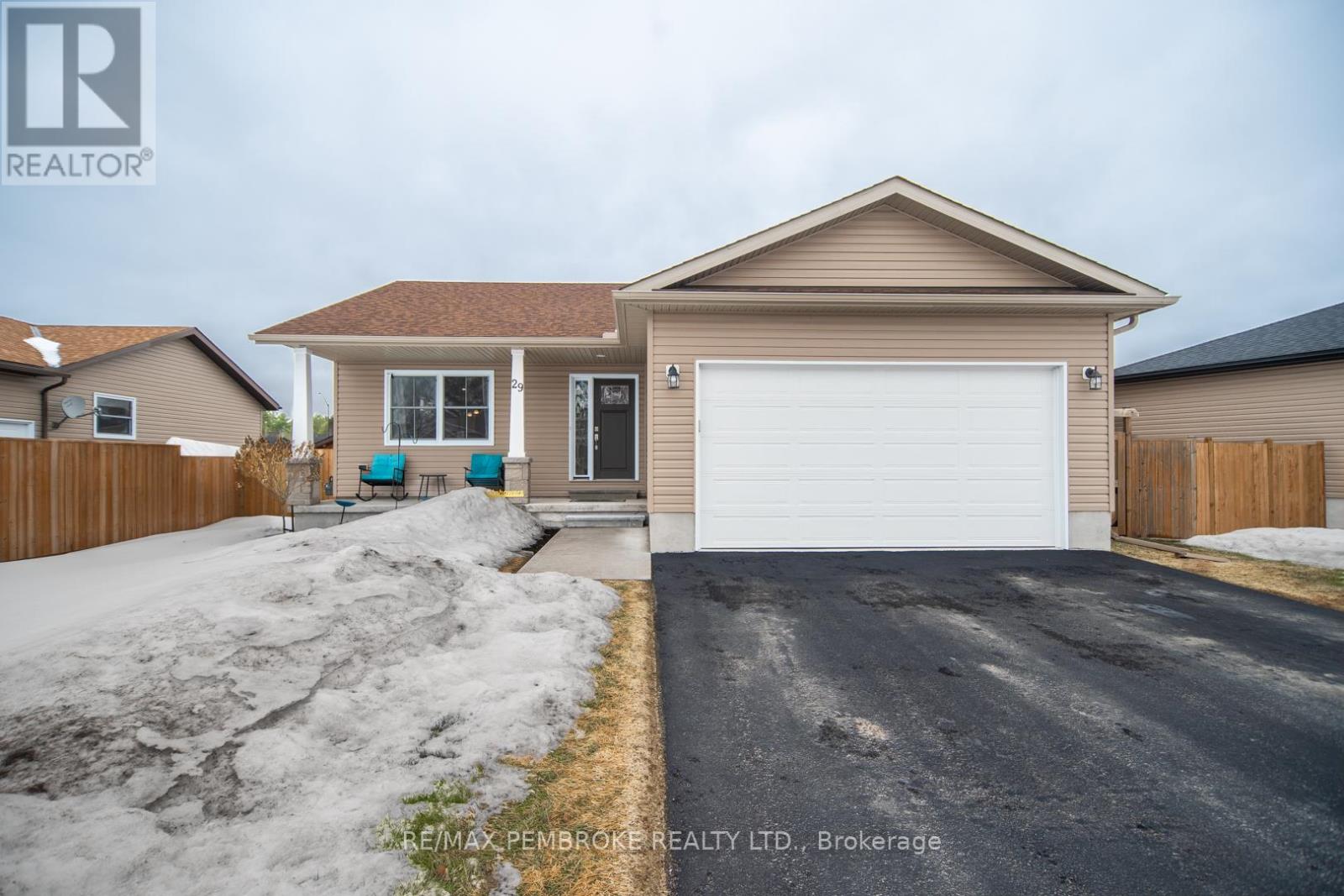 29 TERRANCE DRIVE, Petawawa, Ontario