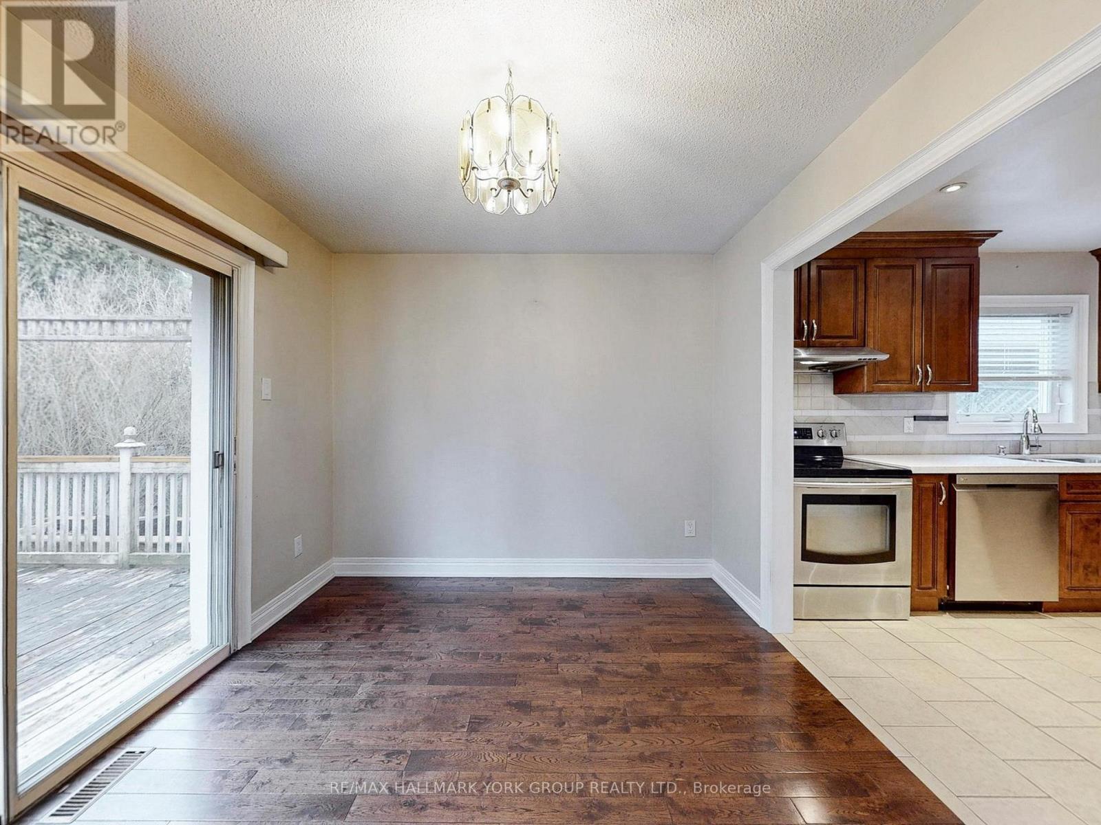 161 Spruce Street, Aurora, Ontario  L4G 3R7 - Photo 13 - N12982790