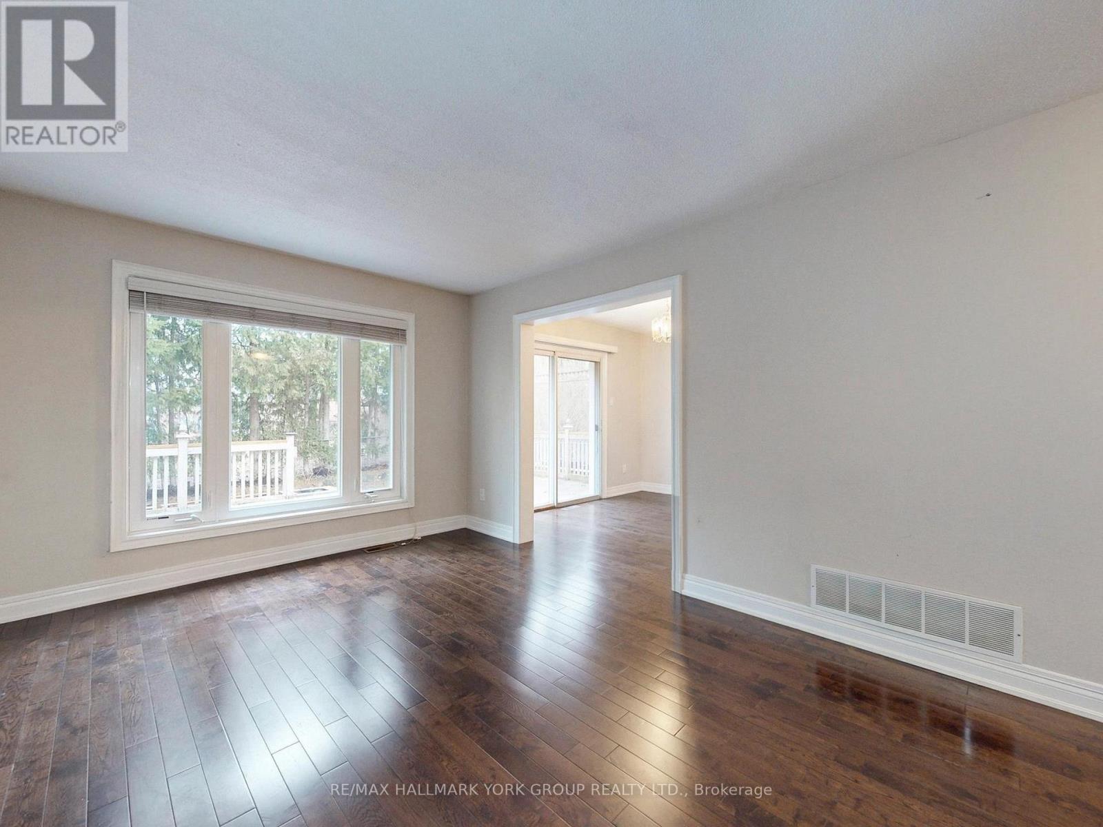 161 Spruce Street, Aurora, Ontario  L4G 3R7 - Photo 7 - N12982790