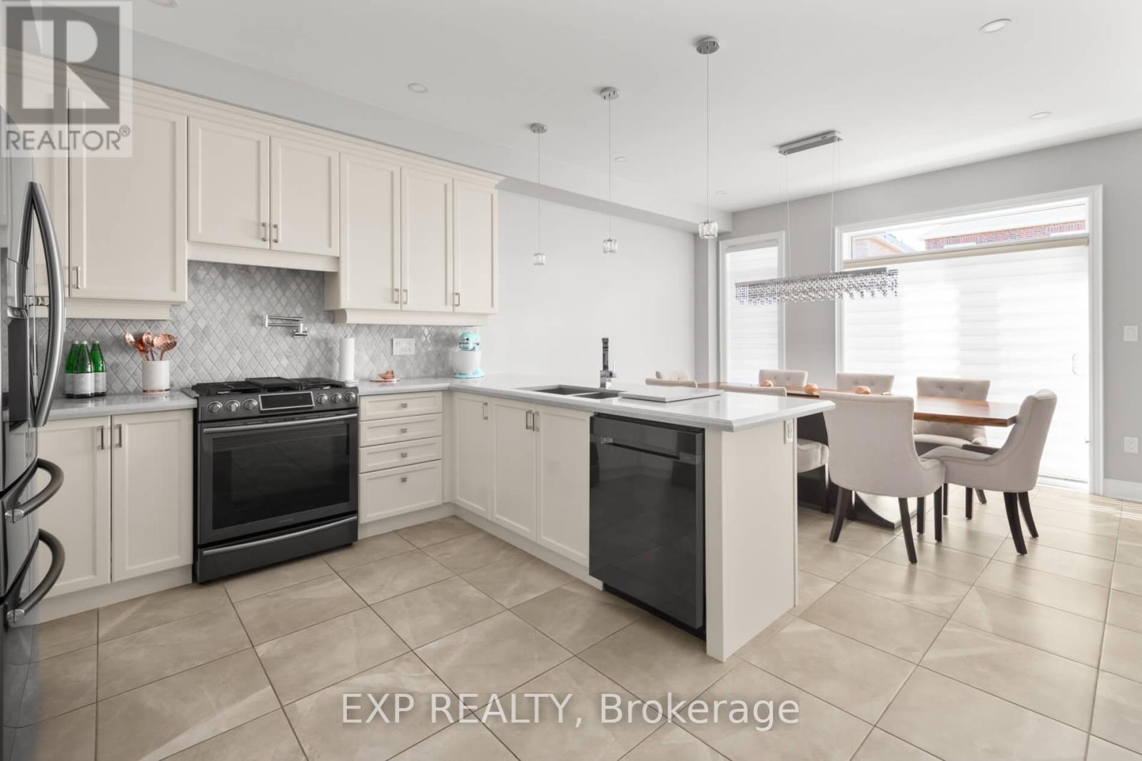 56 Lewis Avenue, Bradford West Gwillimbury, Ontario  L3Z 0X2 - Photo 13 - N12986468