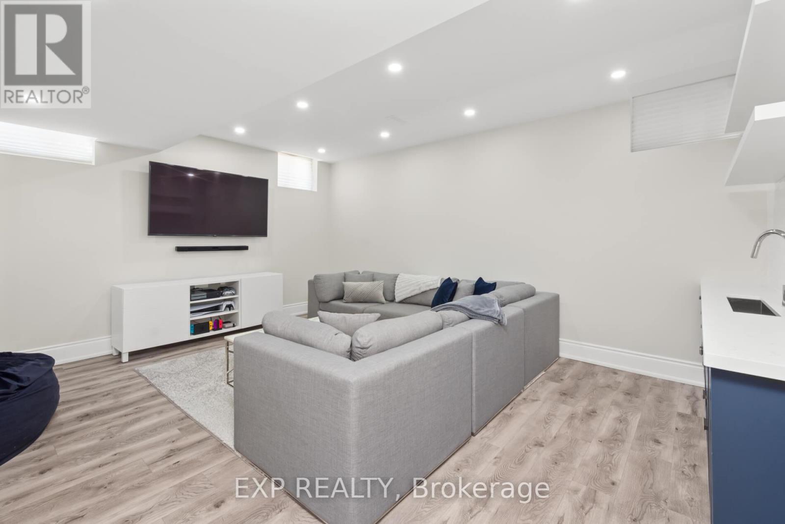 56 Lewis Avenue, Bradford West Gwillimbury, Ontario  L3Z 0X2 - Photo 35 - N12986468