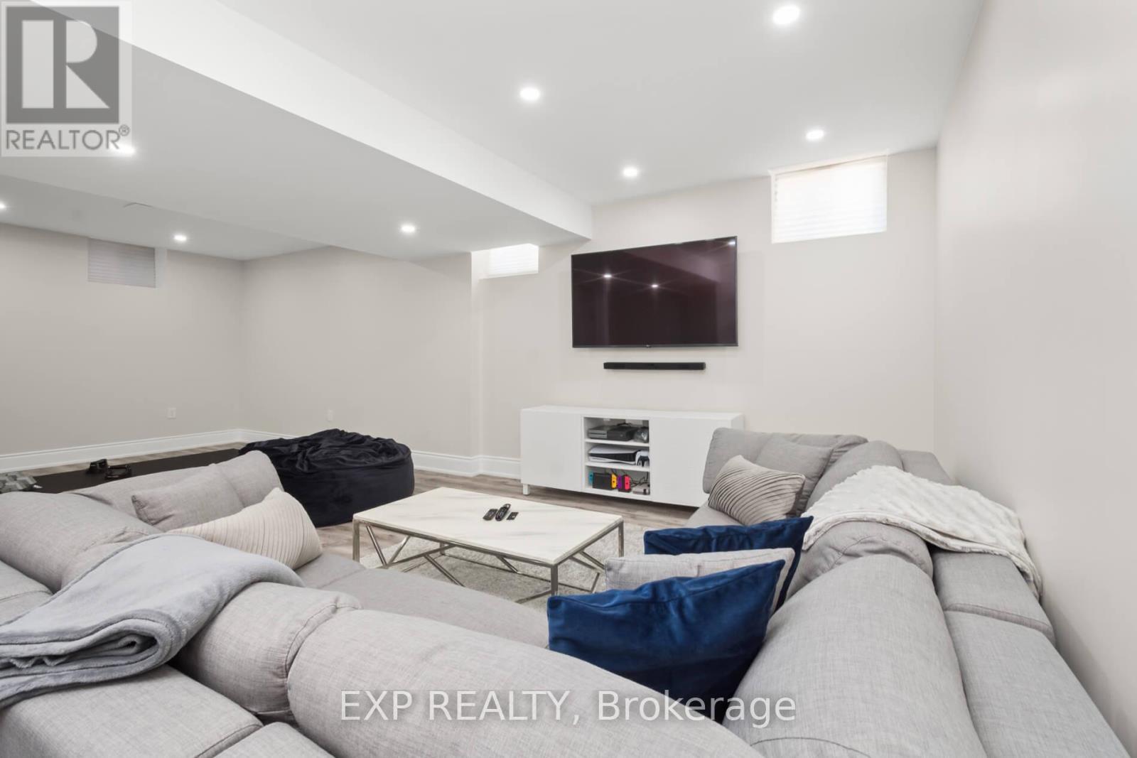 56 Lewis Avenue, Bradford West Gwillimbury, Ontario  L3Z 0X2 - Photo 38 - N12986468