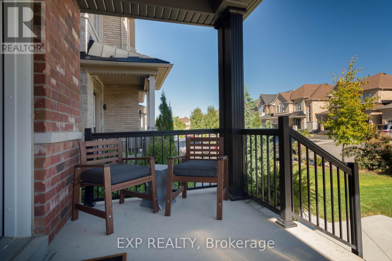 56 Lewis Avenue, Bradford West Gwillimbury, Ontario  L3Z 0X2 - Photo 4 - N12986468