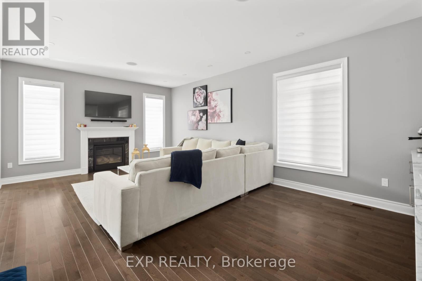 56 Lewis Avenue, Bradford West Gwillimbury, Ontario  L3Z 0X2 - Photo 7 - N12986468