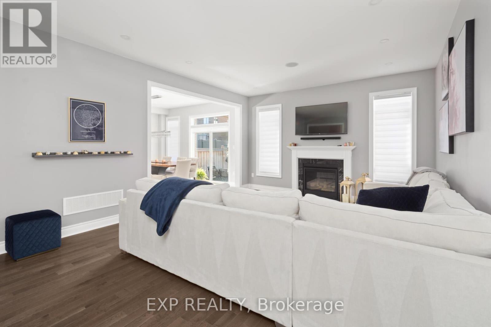 56 Lewis Avenue, Bradford West Gwillimbury, Ontario  L3Z 0X2 - Photo 8 - N12986468