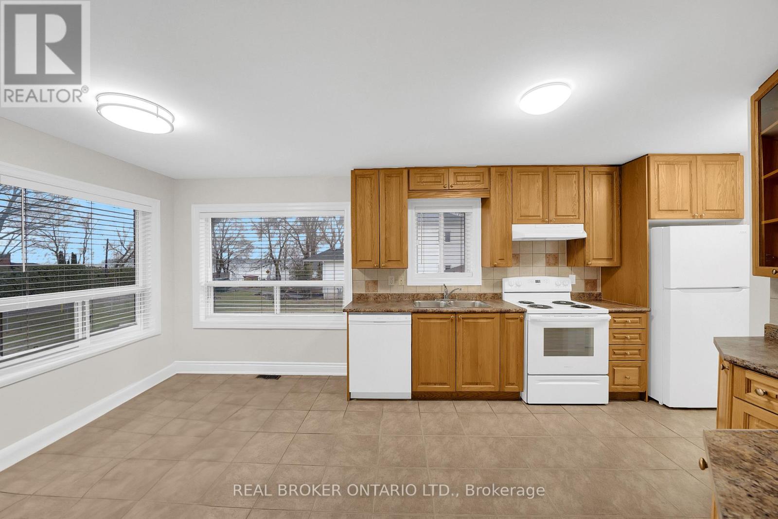 1092 Alfred Street, Innisfil, Ontario  L0L 1C0 - Photo 14 - N12986494