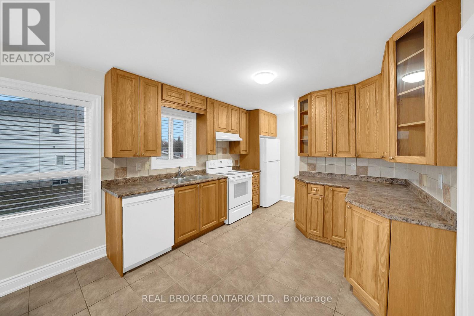 1092 Alfred Street, Innisfil, Ontario  L0L 1C0 - Photo 15 - N12986494