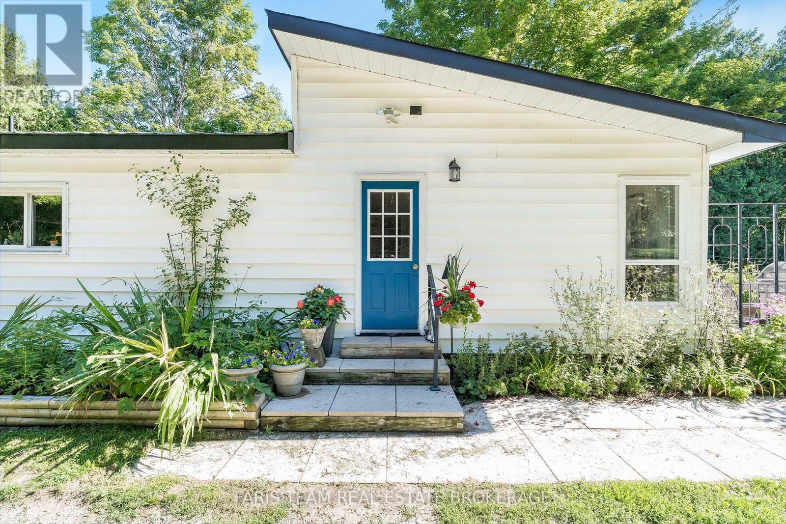 1983 Horseshoe Valley Road W, Oro-Medonte, Ontario  L4M 4Y8 - Photo 3 - S12986488