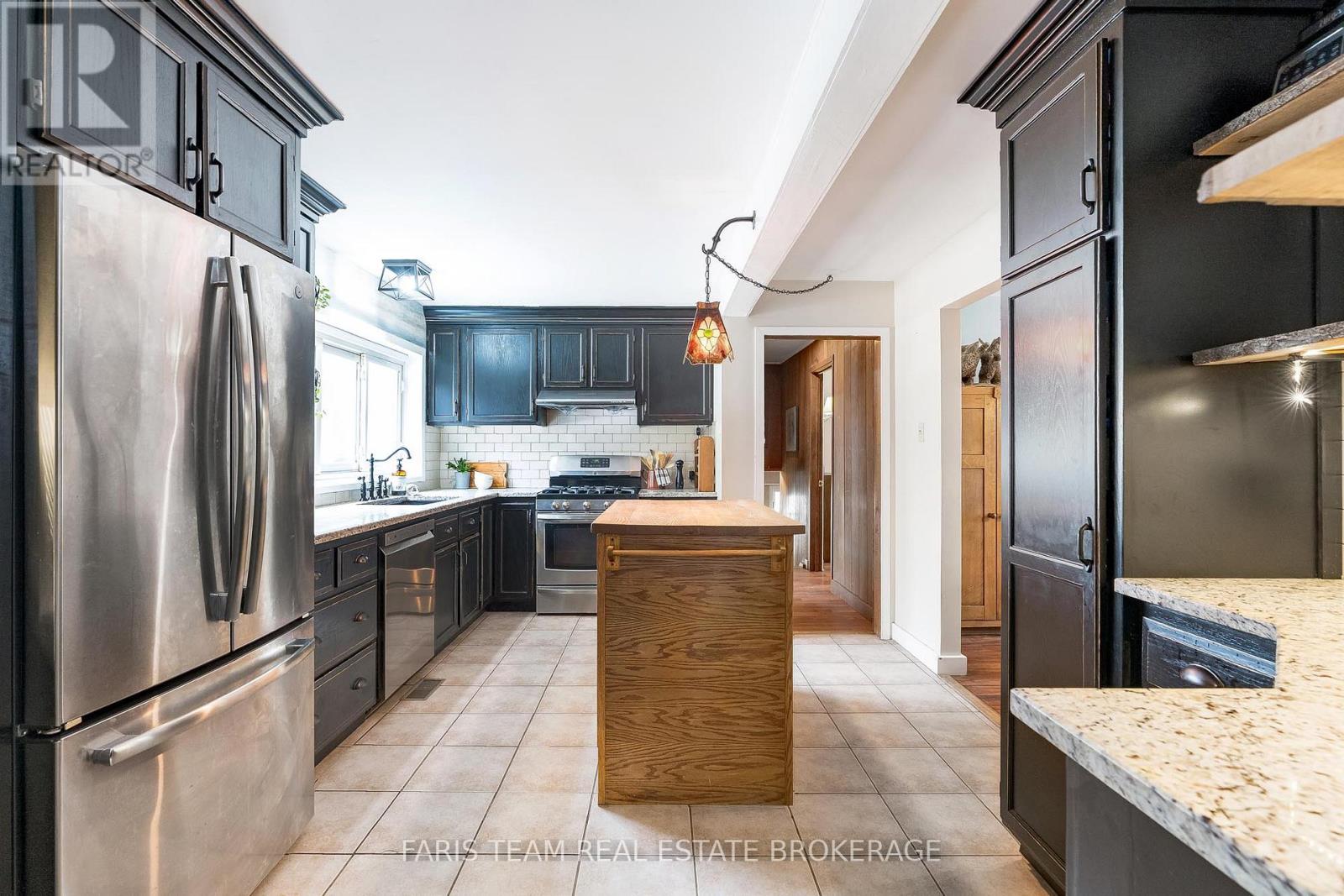 1983 Horseshoe Valley Road W, Oro-Medonte, Ontario  L4M 4Y8 - Photo 4 - S12986488