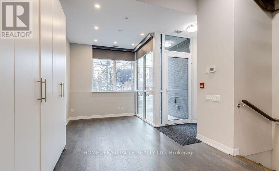 Th155 - 38 Howard Park Avenue, Toronto, Ontario  M6R 0A7 - Photo 5 - W12986486