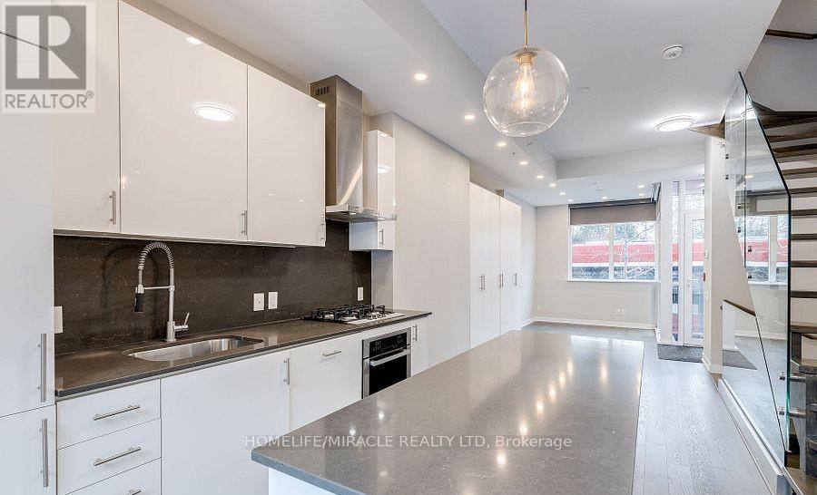 Th155 - 38 Howard Park Avenue, Toronto, Ontario  M6R 0A7 - Photo 7 - W12986486