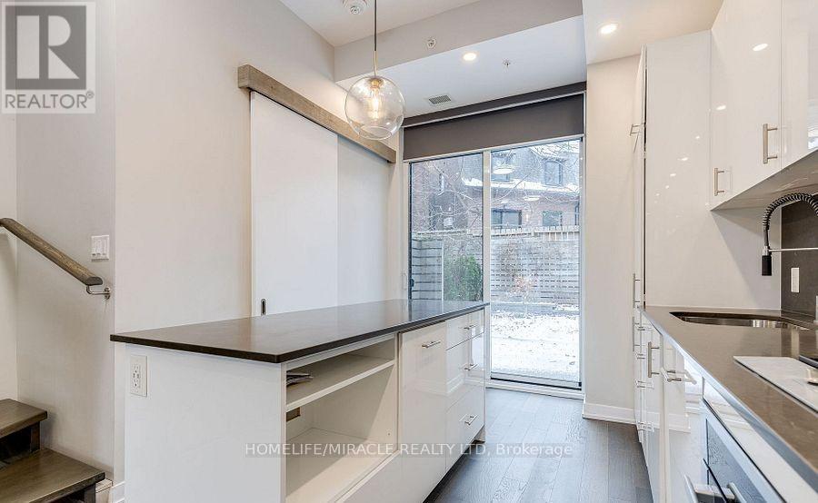 Th155 - 38 Howard Park Avenue, Toronto, Ontario  M6R 0A7 - Photo 8 - W12986486