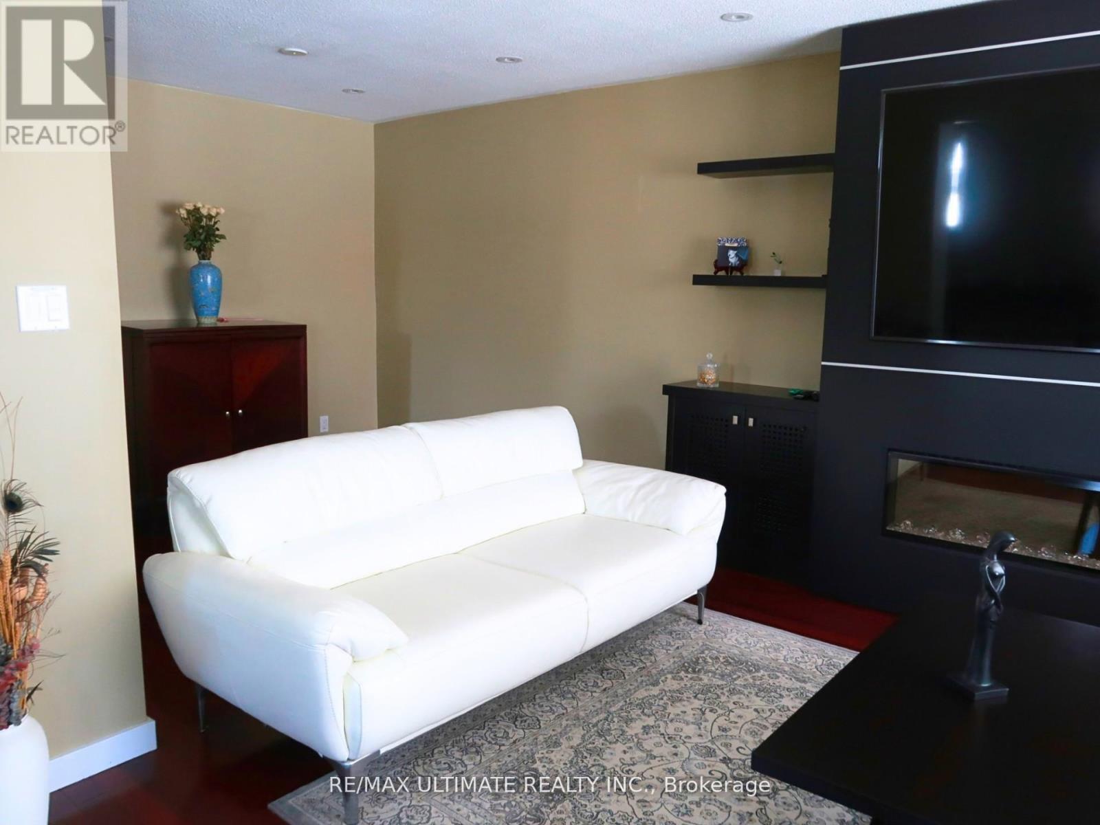 2201 Stir Crescent, Mississauga, Ontario  L4Y 3V2 - Photo 5 - W12986492