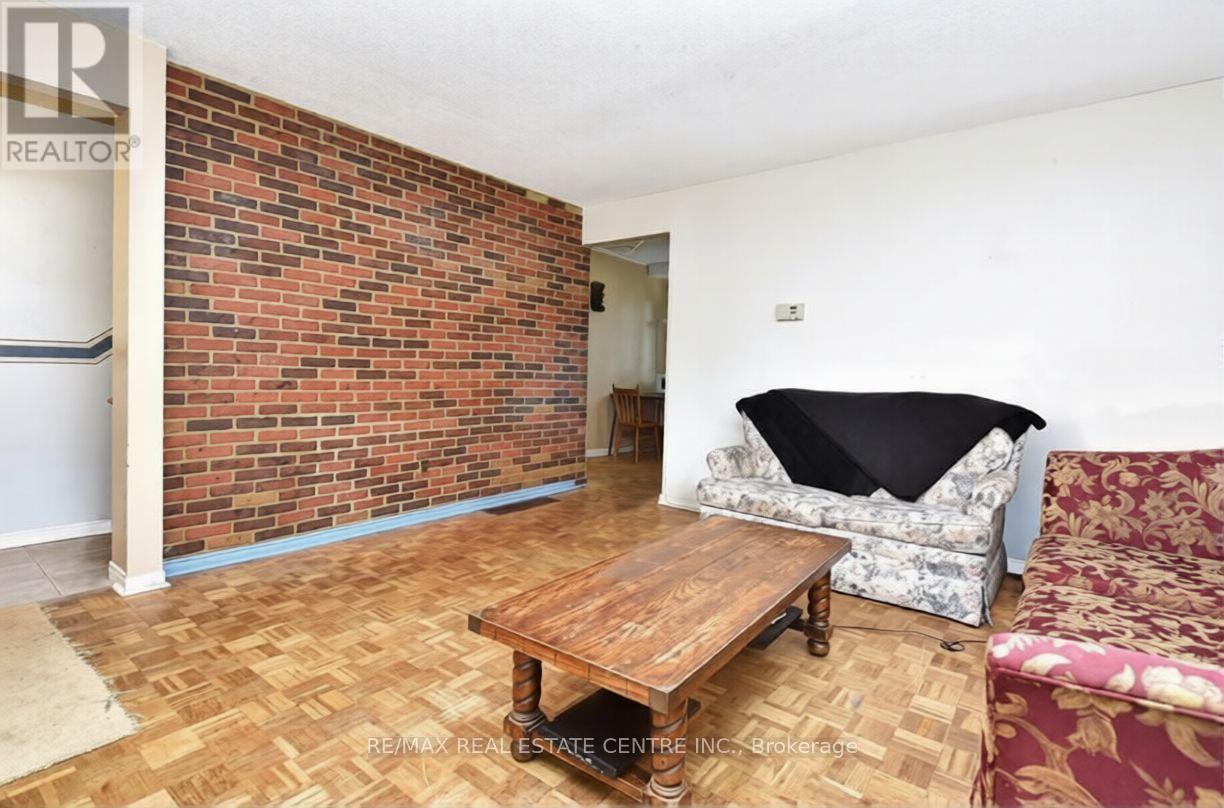 960 Meadowlands Drive, Ottawa, Ontario  K2C 0K3 - Photo 5 - X12986474