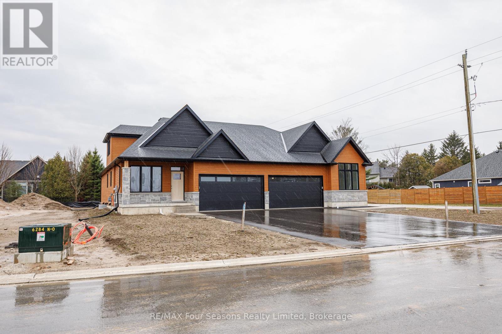 3 Boynton Court, Blue Mountains, Ontario  N0H 2P0 - Photo 2 - X12968090